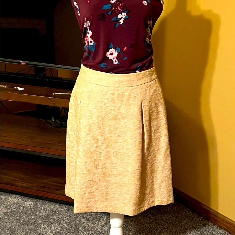 Gold, beautiful pattern mini skirt